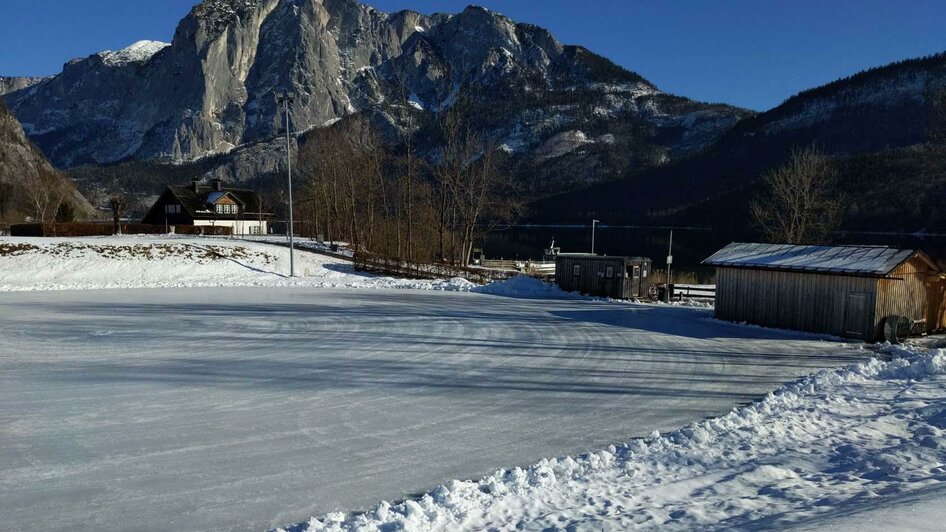 Eislaufplatz, Altaussee, Eisfläche | © René Haselnus