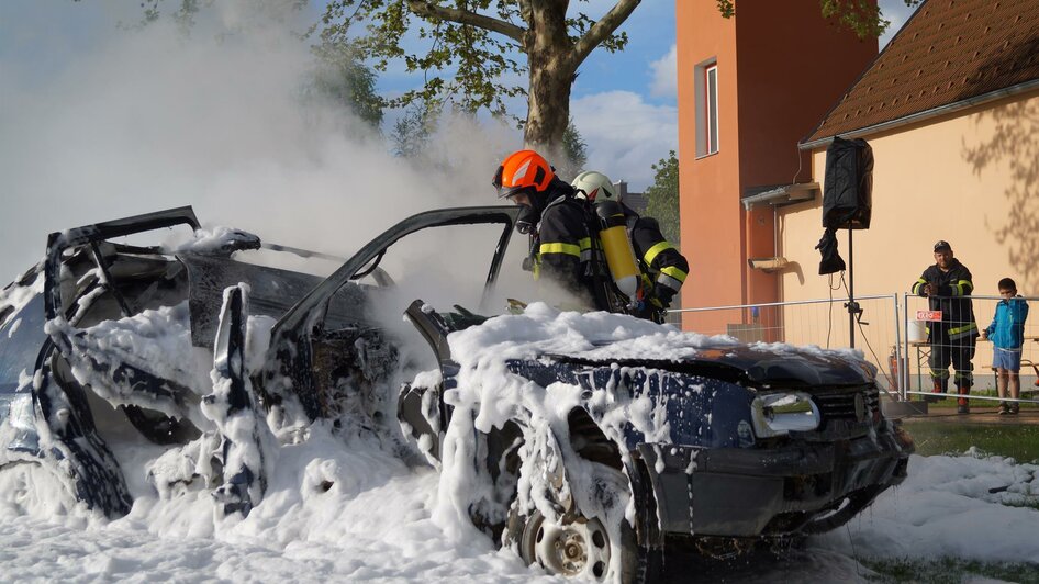 Autobrandlöschung | © FF Bad Walterdorf