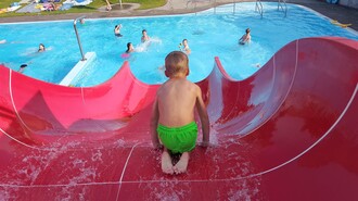 Slide in the family outdoor pool in Friedberg | © Stadtgemeinde Friedberg