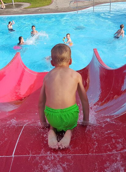 Slide in the family outdoor pool in Friedberg | © Stadtgemeinde Friedberg