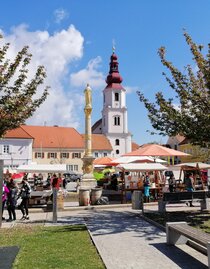 Samstagsmarkt am Fehringer Hauptplatz | © Stadtgemeinde Fehring | Lumikki Photography | © Stadtgemeinde Fehring