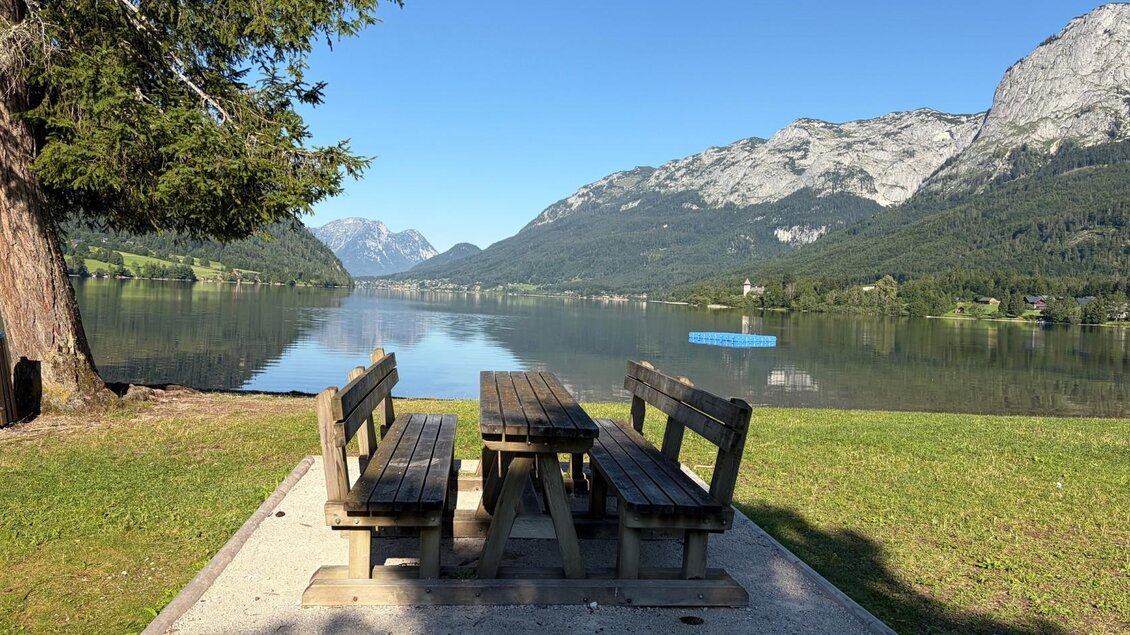 sitzgelegenheit-badeplatz-freizeitzentrum-gößl-gru | © TVB Ausseerland/Johanna Rastl