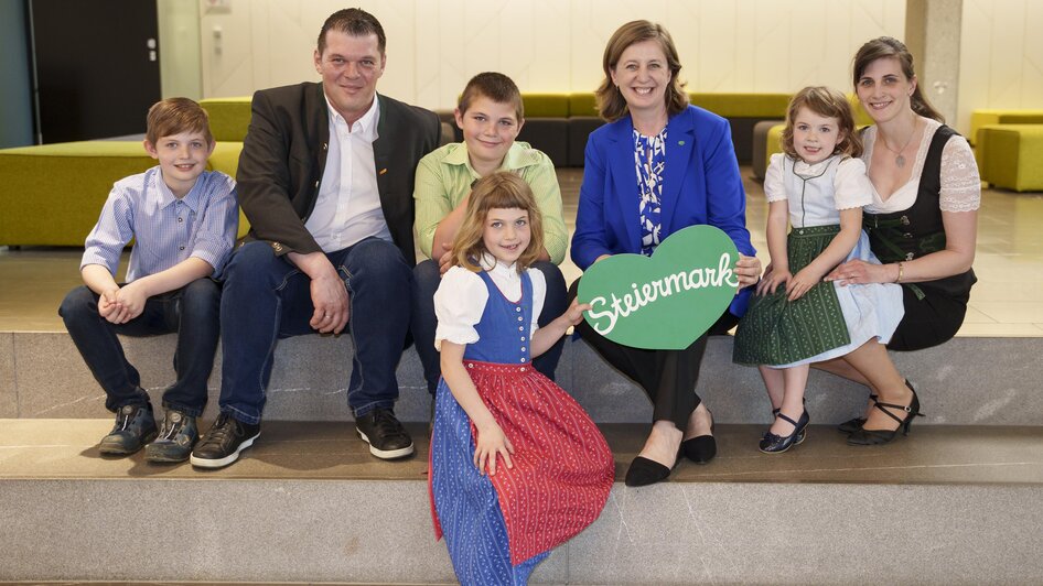 Familie Kaufmann mit Landesrätin | © Hannes Loske