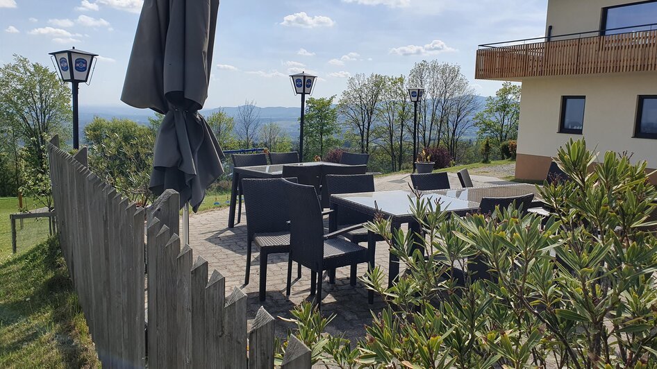 Terrasse beim Panoramastüberl in Schwaighof | © Oststeiermark Tourismus