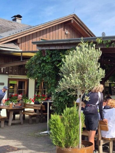 Rostiger Anker, Grundlsee, outdoor dining area | © Bettina Scheck | Bettina Scheck | © Bettina Scheck