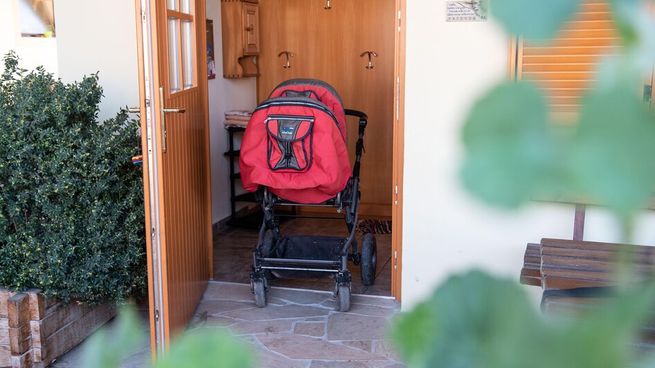 Eingang barrierefrei Kinderwagen2