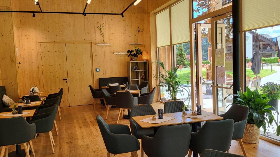 Genusscafe, Altaussee, Sitzmöglichkeiten | © Petra Kirchschlager