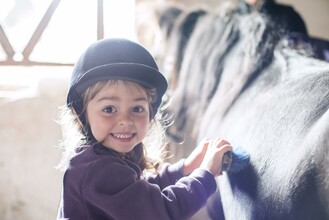 Ponyreiten | © inicogia - stock.adobe.com | Schilcherland Steiermark