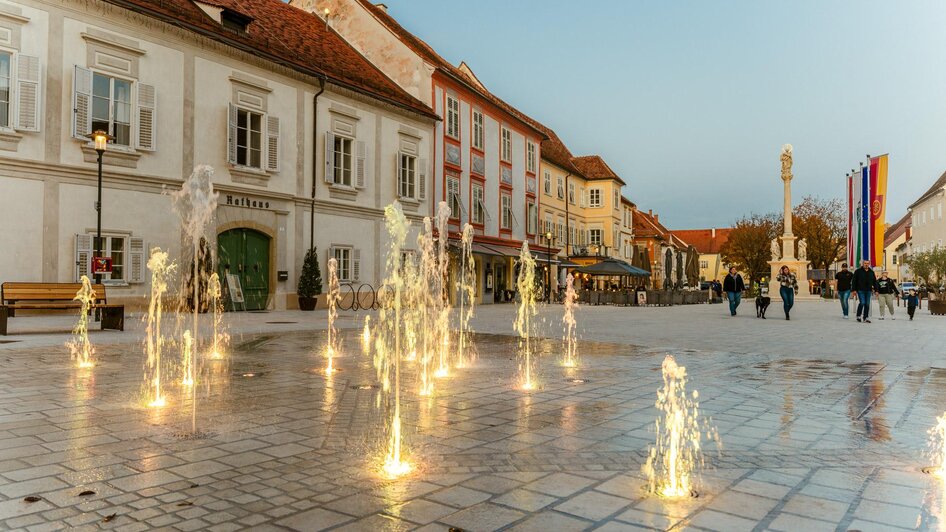 Hauptplatz Bad Radkersburg mit Springbrunnen | © Zehnerhaus Bad Radkersburg