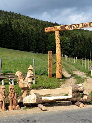 Wood-Sculpture-Path_Entrance_Eastern Styria | © Gasthof Haider | © Gasthof Haider