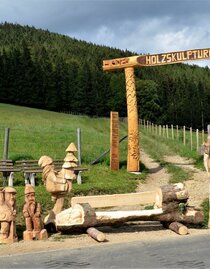 Holzskulpturenweg_Eingang_Oststeiermark | © Gasthof Haider | © Gasthof Haider