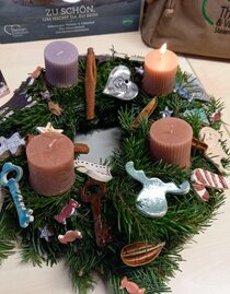 Adventkranz mit Keramikelementen