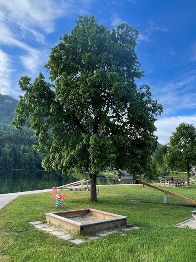 Spielplatz Seeklause Frühling, Grundlsee | © Bettina Scheck | Bettina Scheck | © Bettina Scheck
