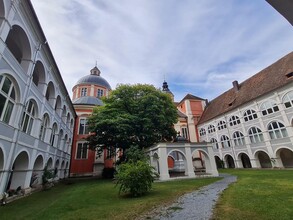 Kriegerdenkmalhof Pöllau_Innenhof_Oststeiermark | © Gottfried Rohrhofer