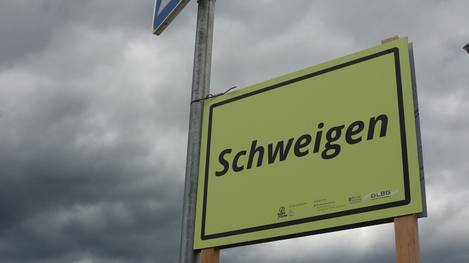 Schild Schweigen | © itshe+io