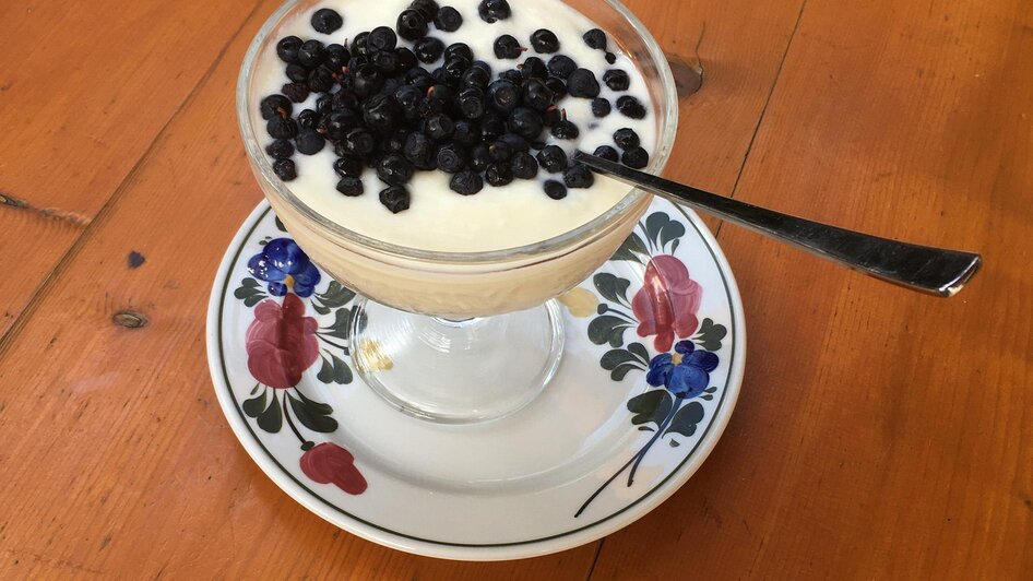 Naturjoghurt mit Heidelbeeren | © Mostschenke Moorstüberl