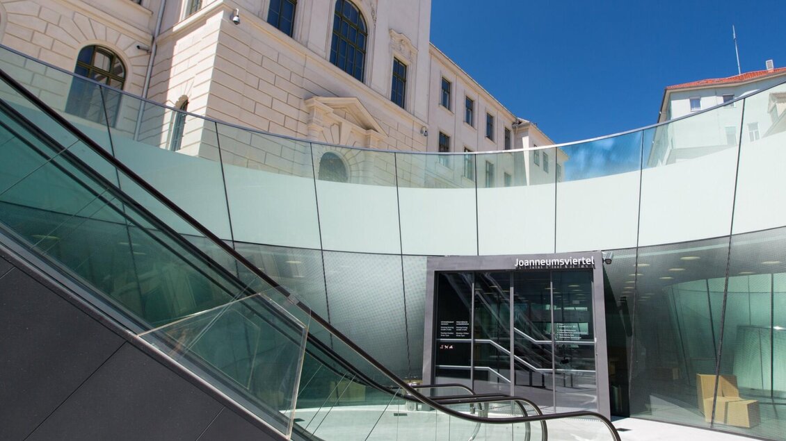Eingang zur Neuen Galerie im Joanneumsviertel Graz | © Graz Tourismus-Harry Schiffer