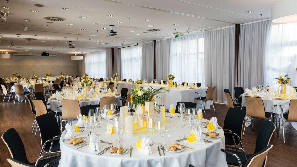 festlich gedeckter Speisesaal | © Hotel Ramada-Werner Krug