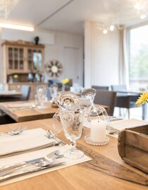 Tabel setting in the Restaurant "Die Speisemanufaktur" | © Weingarten-Resort | Marleen Linke Fotografie | © Weingarten-Resort