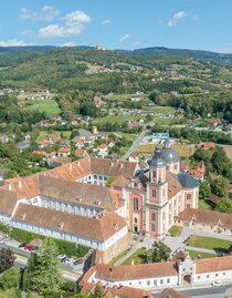 Schoss und Pfarrkirche Pöllau_Oststeiermark | © Helmut Schweighofer | © Helmut Schweighofer