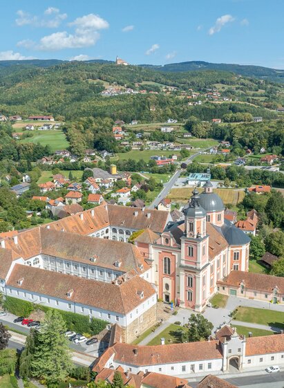 Pöllau_castle and parish church_Eastern Styria | © Helmut Schweighofer