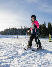 Skischule_Kinder beim Skifahren_Oststeiermark | © Tourismusverband Oststeiermark | Klaus Ranger | © Tourismusverband Oststeiermark