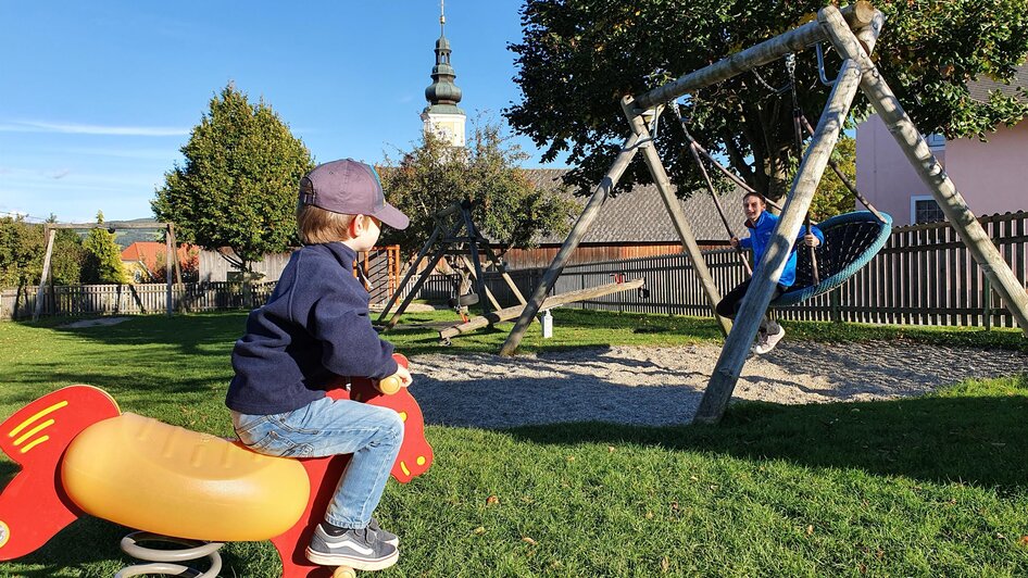 Spielplatz Wenigzell_Schaukel_Oststeiermark | © Gemeinde Wenigzell