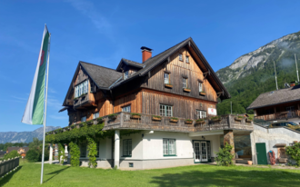 Gemeindeamt Grundlsee von vorne | © Bettina Scheck