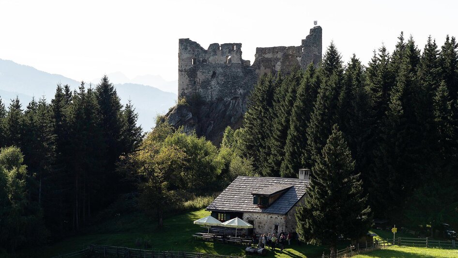 Steinschlosshütte neben der Burgruine | © Tourismusverband Murau