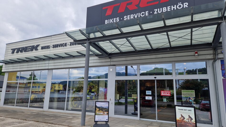 TREK Store Außen | © Zita Molnar Tengerdi