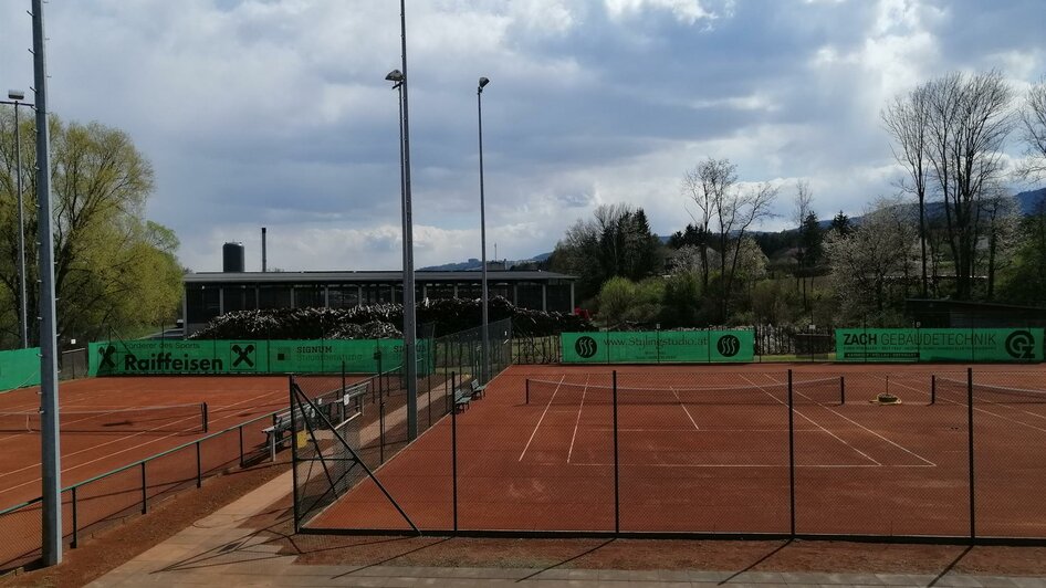 POSS Freizeithalle_Tennisplatz I_Oststeiermark | © POSS Freizeithalle