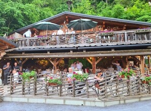 Terrasse & Gastgarten | © Platzhirsch-Valek