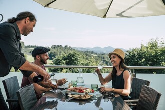 Sekt auf der Terrasse | © Steirisches Vulkanland | Bergmann