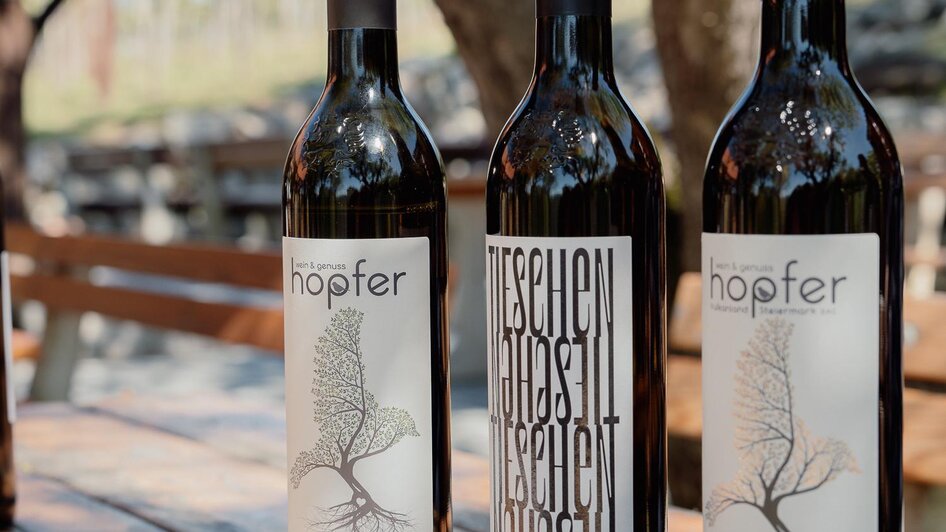 Weinflaschen | © Weingut Hofper