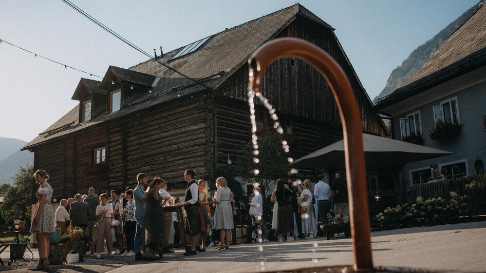 Hochzeitsfeier am Dorfplatz | Marta Urbanelis | © Marta Urbanelli Hochzeitsfeier am Dorfplatz | © Marta Urbanelli