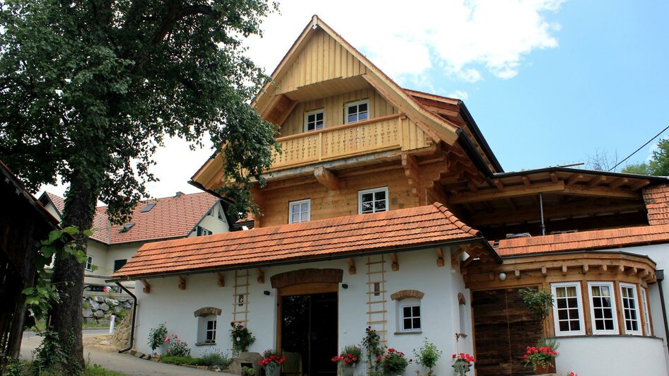 Hofbereich beim Weingut Herrgott | © Weinbau Herrgott