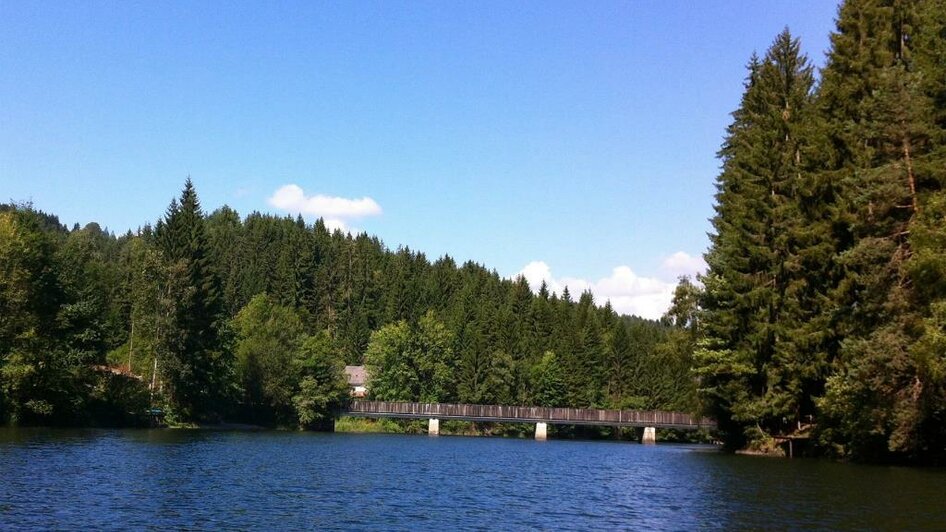 Hirzmann Stausee_Blick zur Brücke | © TV Lipizzanerheimat | CH