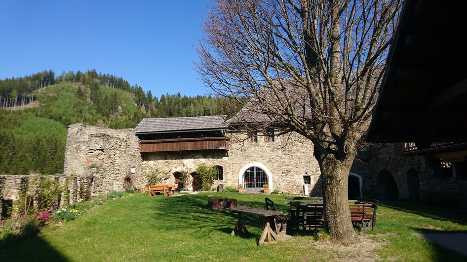 Burg Dürnstein - Burginnenhof | © Helga Steger