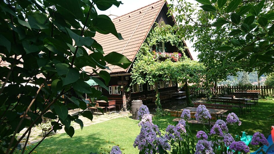 Schattiger Gastgarten | © Familie Deutschmann