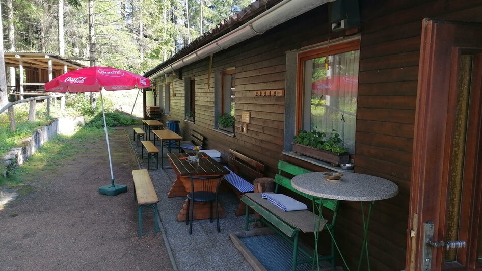 Gastgarten im Wald | © Gasthaus Fuchsbau