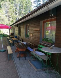 Gastgarten im Wald | © Gasthaus Fuchsbau
