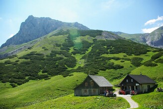 Grasserhütte mit Fölzstein