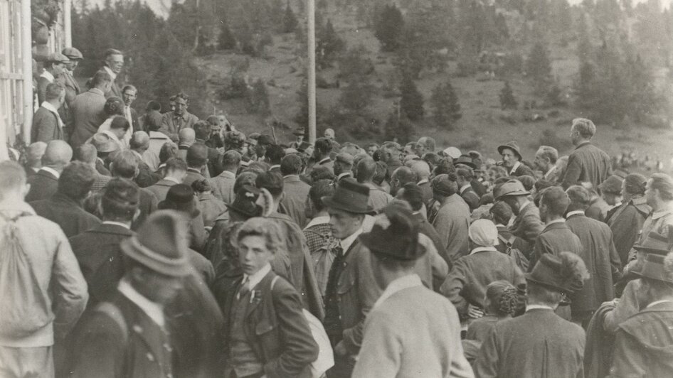 Eröffnung des Hollhauses 1925