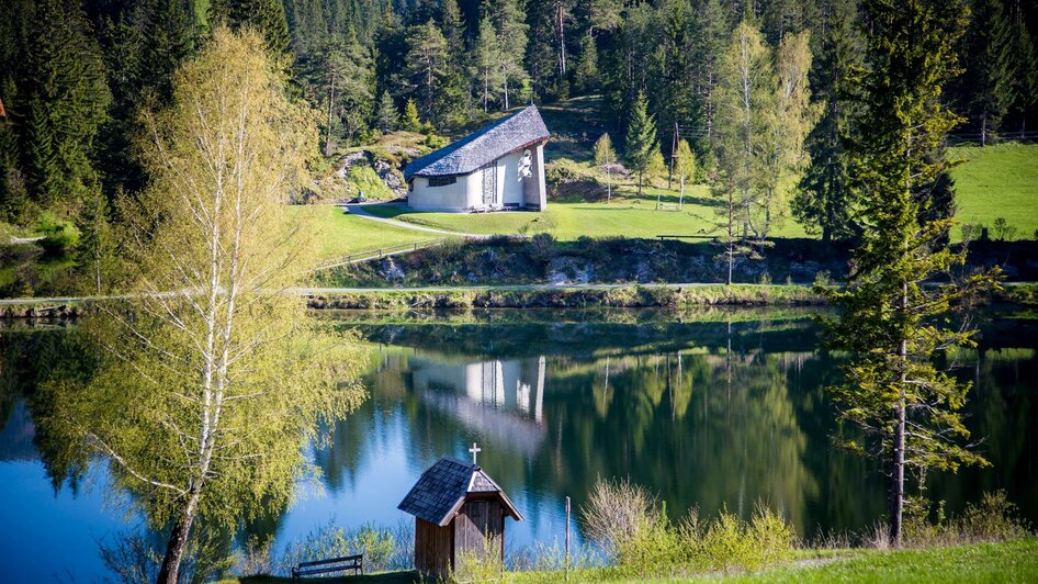 Hubertussee mit Bruder Klaus Kirche | © TV Hochsteiermark/Fred Lindmoser