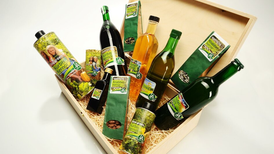 Geschenkbox mit JA-Produkten | © Familie Reiter-Haas