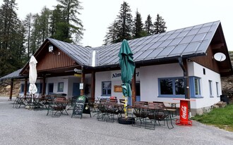 Alpine buffet, Tauplitzalm, seating options | © s'ALMBUFFet