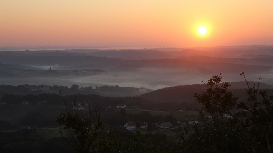 Sonnenaufgang über dem Waltra Felsen | © Andrea Pock