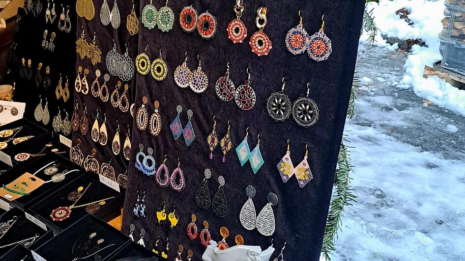 Schmuck beim Weihnachtsmarkt | © SV Gaulhofer Übelbach-Nadja Handl