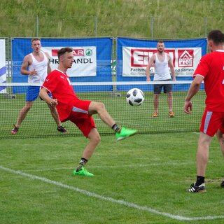 Spieler beim Fussballtennis | © SGU Pertlstein