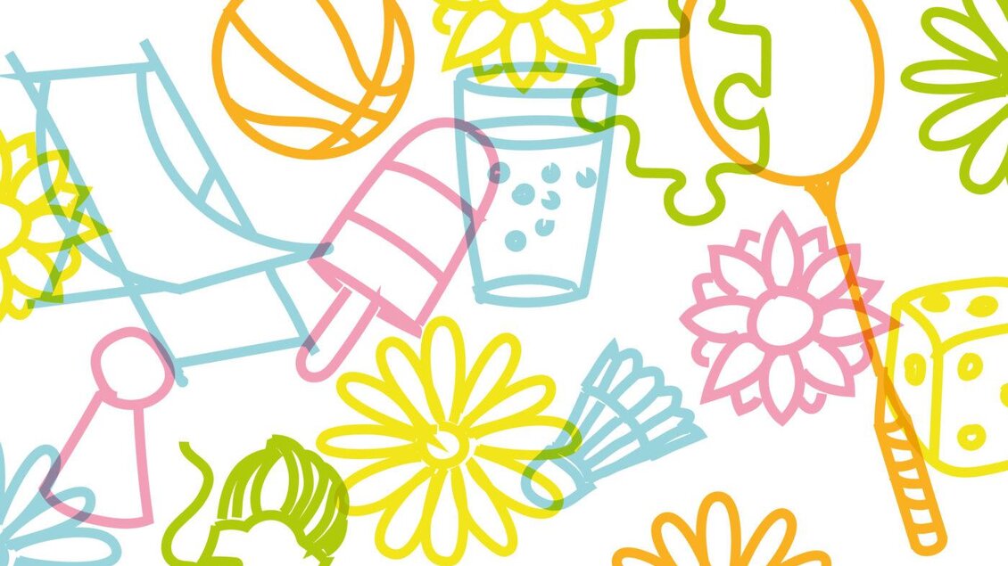 Sommerutensilien wie Liegestuhl, Wasserglas, Eislutscher, Blumen, Federballschläger als Grafik in hellen Sommerfarben auf weißem Grund.  | © Desing Taska